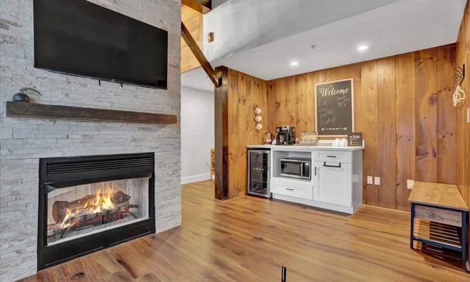 Lambertville House | Luxury Barn/Corporate events/weddings/Retreat