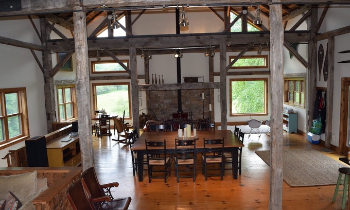 Craryville House | Luxury Barn Retreat . Year-Round Scenic “Park Like”Paradise.