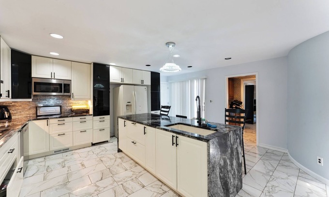 Bay Shore House | LUXURY BAY SHORE HOME
