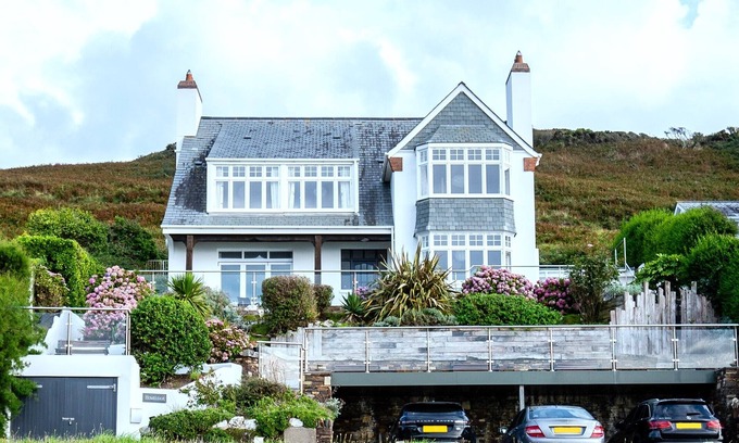 Mortehoe House | Luxury beach-front House with fantastic sea views in Woolacombe with parking