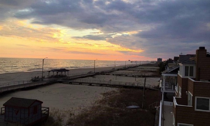 Ventnor City Condo | LUXURY BEACH FRONT ! Newly renovated.Every room has an Ocean view!