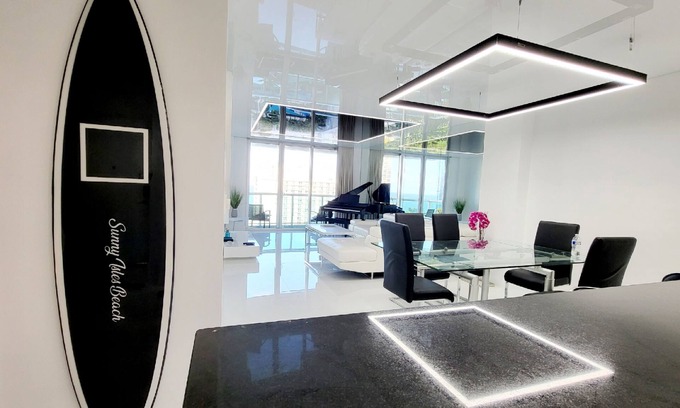 Golden Beach Condo | Luxury Beach & City View Condo 5 min walk to beach