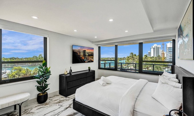Mid Beach Apartment | Luxury Beachside 3BR/3BA Condo + Resort Amenities, Pools, Gym and Sauna 620