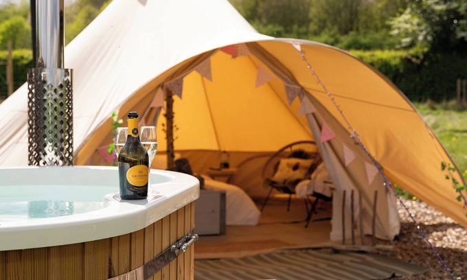 Hundall Cottage | Luxury Bell Tent with Hot Tub. Quiet Countryside Couples Retreat & Dog Friendly!