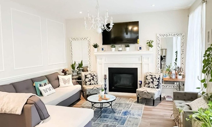 Thorold House | Luxury Boho Escape - 2.5 Baths, 4 Beds, 2 King Suites - 15 min to Falls and NOTL