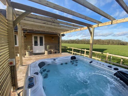 Maelor South House | Luxury Boutique retreat, hot tub, dog friendly