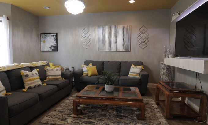 DeKalb Apartment | Luxury Boutique Style 1 Bdrm Condo in Downtown Location