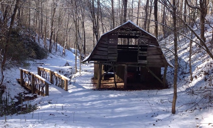 Bryson City Cabin | Luxury cabin at an affordable price with waterfall!