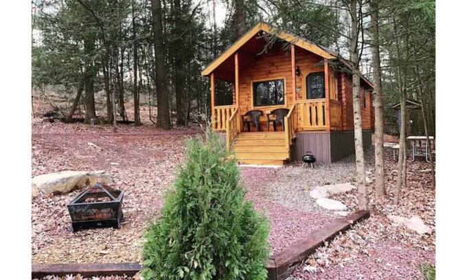 Grier City-Park Crest House | Luxury Cabin at Historic Lakewood Park w/ Linens - A