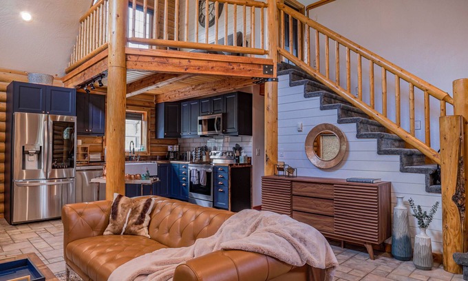Kamas Cabin | Luxury Cabin at Mirror Lake Retreat