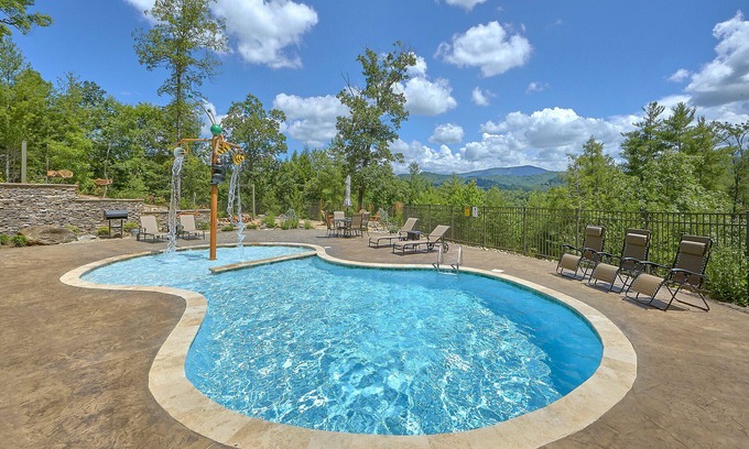 Gatlinburg - Pigeon Forge Cabin | Luxury cabin in Pigeon Forge, Hot Tub and Mountain View, Gameroom