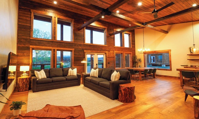 Cody Cabin | Luxury cabin near Cody: 2 kings, kids bunkroom, fire pit, country charm with easy access.