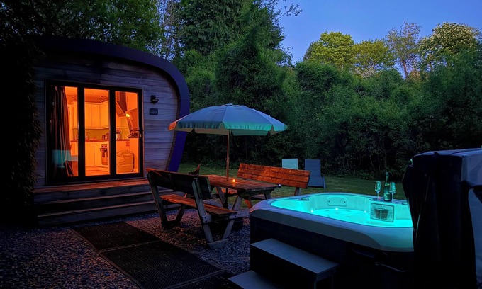 Newton Ferrers Cabin | Luxury Camping Pod with Private Hot Tub & Garden in Devon