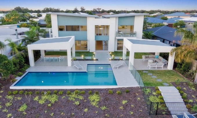 Banksia Beach House | Luxury Canal Holiday House, Raptor Pde Banksia Bea