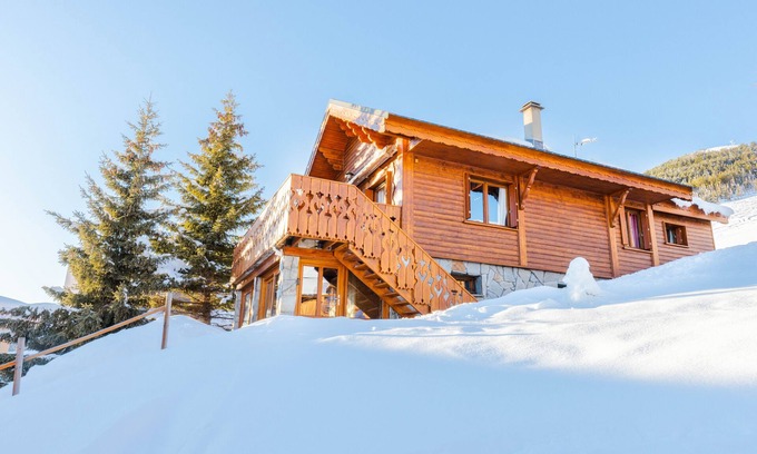 Cognet Ski Chalet | Luxury chalet in Alpe d'Huez at the foot of the slopes, close to shops