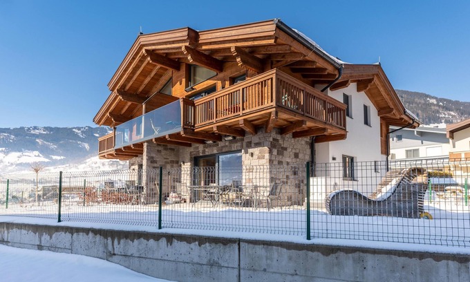 Piesendorf Ski Chalet | Luxury chalet with garden and wellness