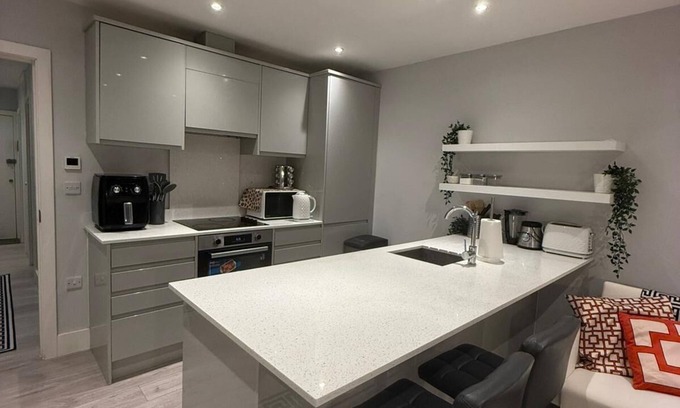 South Acton Apartment | Luxury Charming 1-bedroom apartment in lovely Acton with AC, WiFi
