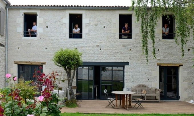 Marsilly House | Luxury, charming lodging 8km from La Rochelle & island of Ré, heated pool, sauna