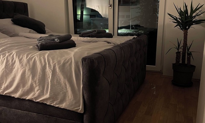 Neuhausen Apartment | Luxury City Apartment in Munich