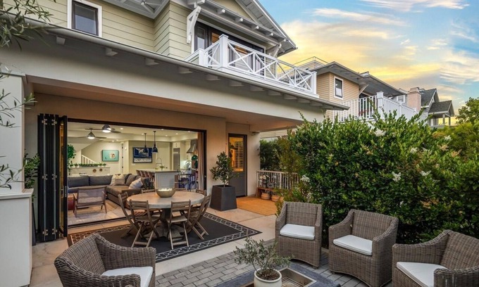 Coronado House | Luxury Coastal Home- 4.5 blocks to beach, 2 blocks to Orange Ave shopping/dining