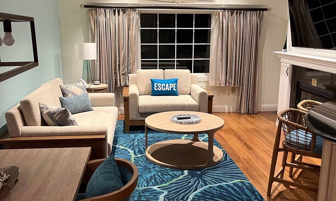 Hyannis Condo | Luxury Condo 3BR/3BA - Includes Waterpark Passes! Get in the Island Spirit!