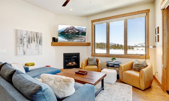 Fraser House | Luxury Condo E201 I Private Hot Tub I Great Views I Best Price I Discounted Attractions
