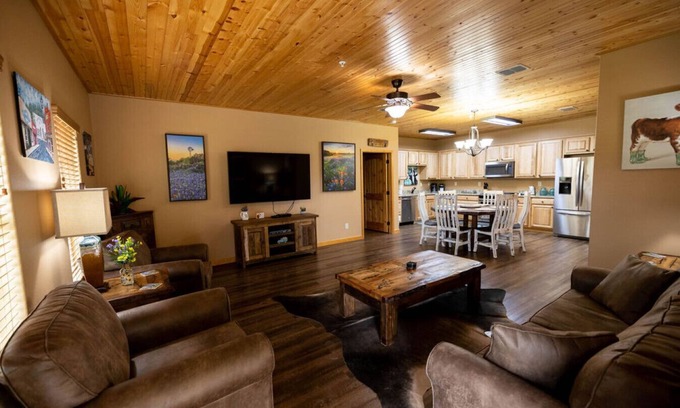 Gruene Condo | Luxury Condo Hidden Gem of Gruene Resort- A10