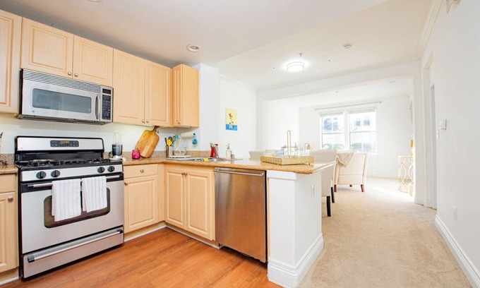 Airport Area Condo | Luxury condo near Irvine Business & UCI Hospital