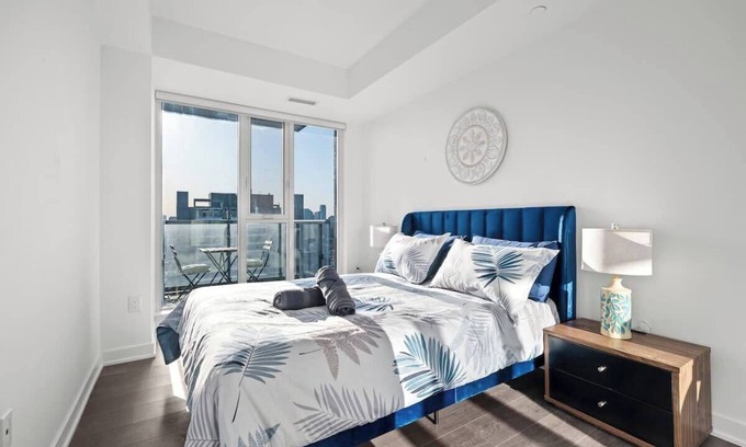 Cabbagetown Apartment | Luxury Corner Apartment with Skyline and CN Tower Views