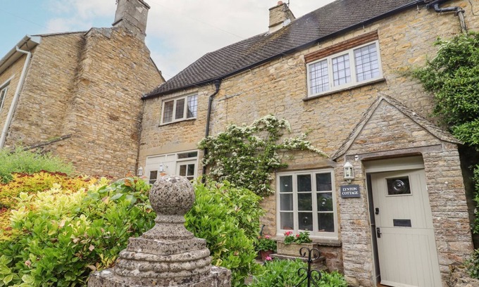 Enstone Cabin | Luxury Cotswolds Cottage - Near Soho Farmhouse