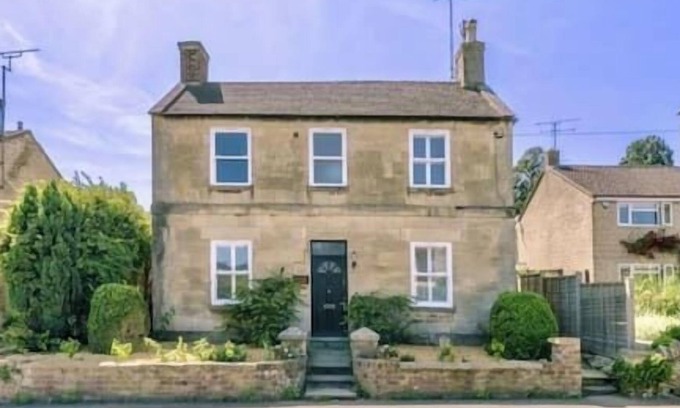 Winchcombe House | Luxury Cotswolds Cottage with Hot Tub, Luxury Boutique Cotswold Cottage with Hot Tub!