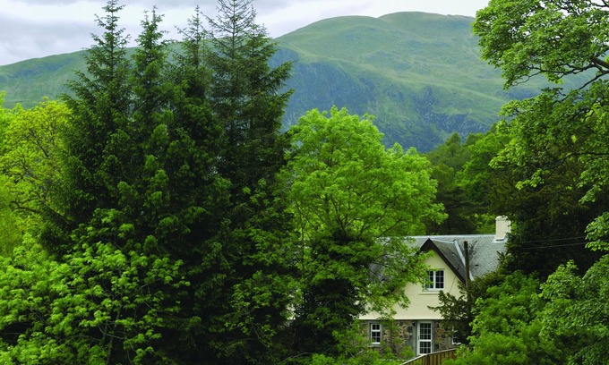 Callander House | Luxury Cottage-Countryside view Garden Cottage