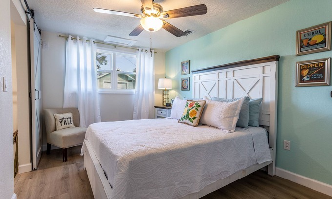 Lake Hamilton Cottage | Luxury Cottage Near Legoland & Chain of Lakes