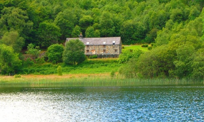 Trefriw Cottage | Luxury Cottage nestled in the hills of Snowdonia. Lakefront views and full Sky TV