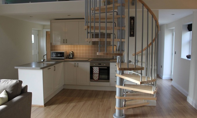 Evenley Cottage | Luxury cottage on working farm, close to Silverstone, Oxford and the Cotswolds