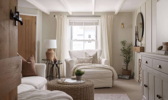 Porthleven Cottage | Luxury Cottage with Parking, Minutes to Beach and Restaurants