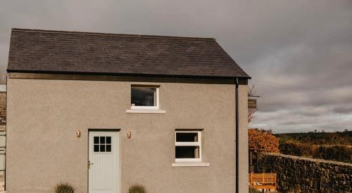 Dromore House | Luxury countryside cottage getaway with wood fired hot tub