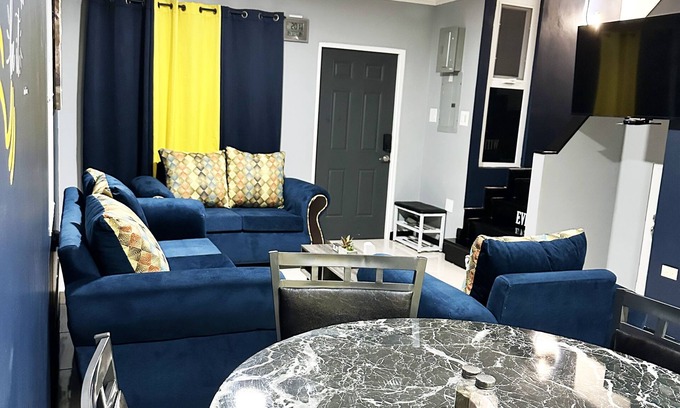 Harbour View House | Luxury crib 5 minutes from the airport & 2 Minutes from the beach