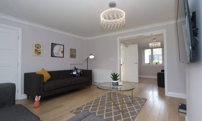 Pitcorthie House | Luxury detached three bedroom house with private drive and garden