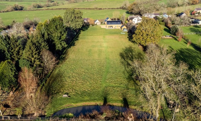 Sibford Gower House | Luxury dog friendly holiday home with large garden in the Cotswolds - Hill View House