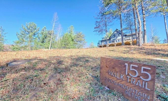 Murphy House | Luxury Dog Friendly Chalet in Murphy, NC with Views and fenced yard!