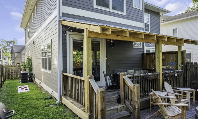 North Nashville House | Luxury Downtown Home 2mi to Broadway - Backyard-Outdoor Dining-Firepit & Grill