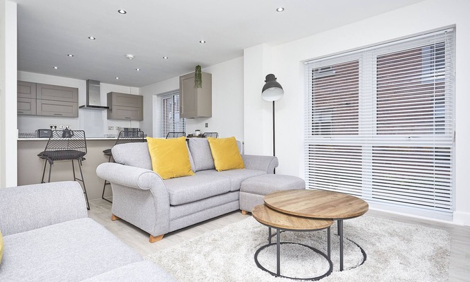 Hull Apartment | Luxury Duplex 2-Bed Apartment Fruit Market Marina