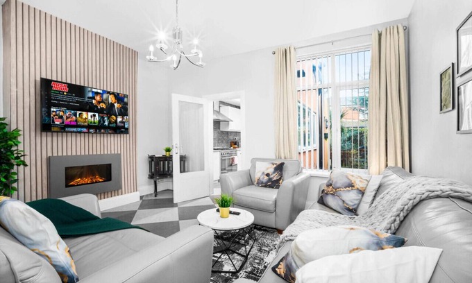 Birmingham House | Luxury Edgbaston Townhouse - Terrace - Parking