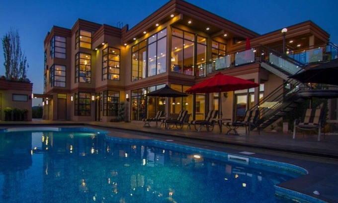 Southeast Kelowna Villa | Luxury Estate Villa