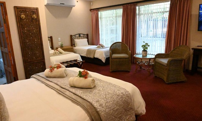 Middelburg House | LUXURY FAMILY EN-SUITE ROOM @ 4 STAR GUEST HOUSE
