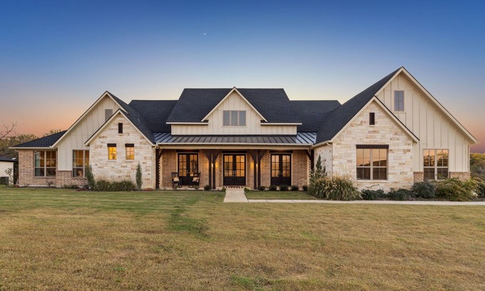 Flower Mound House | Luxury Family Estate near Dallas w/games & outdoor living, sleeps 22