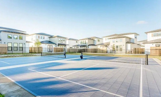 Ono Island House | Luxury Family Home on Bay w/Pool 2 miles to Beach