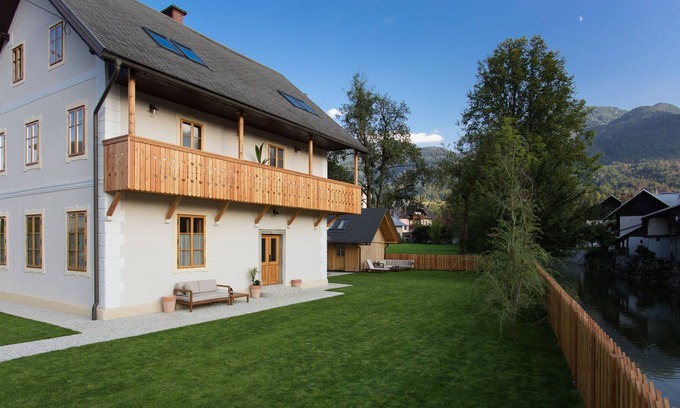 Bohinjska Bistrica House | LUXURY FIVE BEDROOM URBAN LODGE