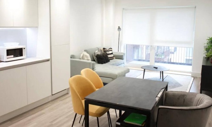 Royal Docks Apartment | Luxury Flat in Royal Wharf